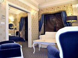 SleepWalker Boutique Suites