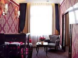 SleepWalker Boutique Suites