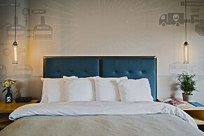 Royal Athenaeum Suites