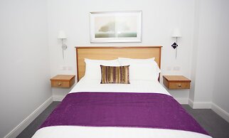 Royal Athenaeum Suites