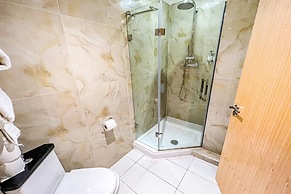 Royal Athenaeum Suites