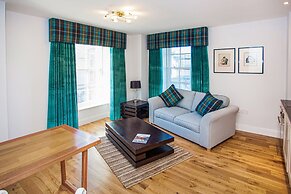 Royal Athenaeum Suites