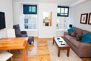 Royal Athenaeum Suites