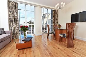 Royal Athenaeum Suites