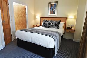 Royal Athenaeum Suites