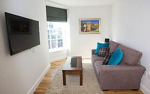 Royal Athenaeum Suites