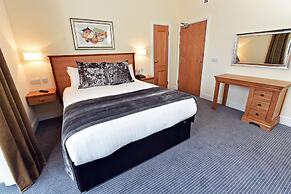 Royal Athenaeum Suites