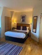 Royal Athenaeum Suites