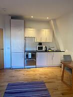 Royal Athenaeum Suites