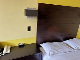 Motel R-100