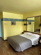 Motel R-100
