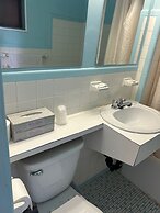 Motel R-100