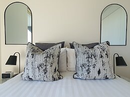 Harbour Escape Apartments