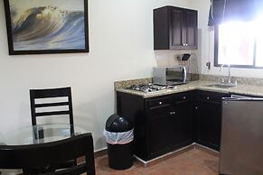 Machele' s Place Beachside Hotel & Pool