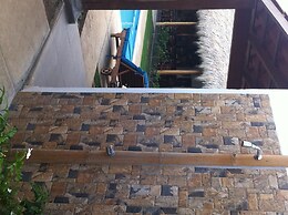 Machele' s Place Beachside Hotel & Pool