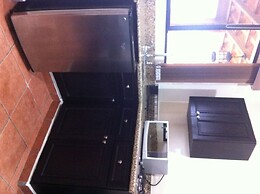 Machele' s Place Beachside Hotel & Pool