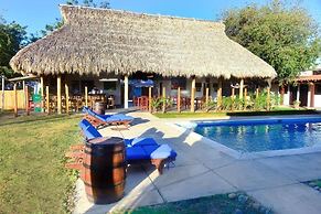 Machele' s Place Beachside Hotel & Pool