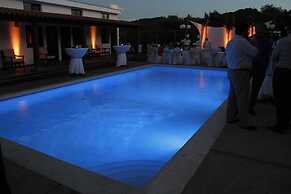 Machele' s Place Beachside Hotel & Pool