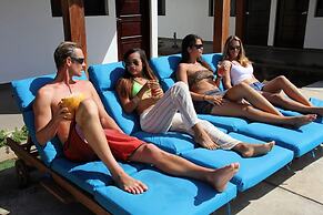 Machele' s Place Beachside Hotel & Pool