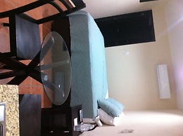 Machele' s Place Beachside Hotel & Pool