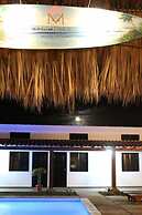 Machele' s Place Beachside Hotel & Pool