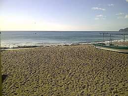 Machele' s Place Beachside Hotel & Pool