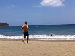 Machele' s Place Beachside Hotel & Pool