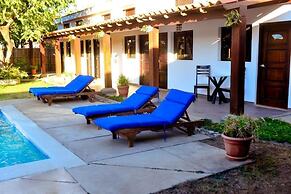 Machele' s Place Beachside Hotel & Pool