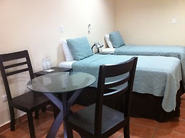 Machele' s Place Beachside Hotel & Pool