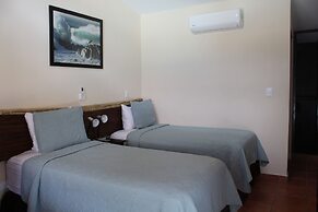 Machele' s Place Beachside Hotel & Pool