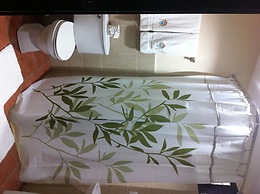 Machele' s Place Beachside Hotel & Pool