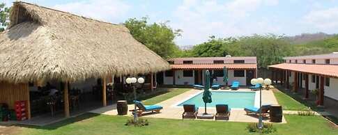 Machele' s Place Beachside Hotel & Pool