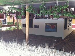 Machele' s Place Beachside Hotel & Pool