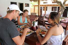 Machele' s Place Beachside Hotel & Pool