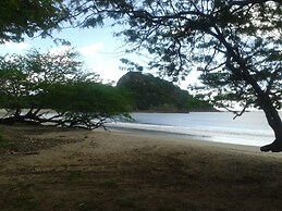 Machele' s Place Beachside Hotel & Pool