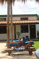 Machele' s Place Beachside Hotel & Pool