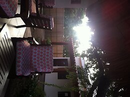 Machele' s Place Beachside Hotel & Pool