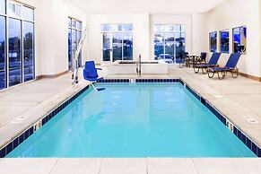Microtel by Wyndham Vernal / Naples