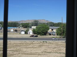 Microtel by Wyndham Vernal / Naples