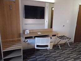 Microtel by Wyndham Vernal / Naples