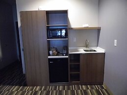 Microtel by Wyndham Vernal / Naples