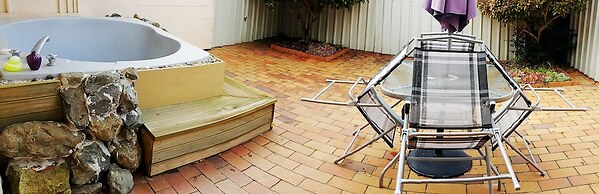 Ann’s Volcanic Motel