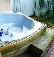 Ann’s Volcanic Motel