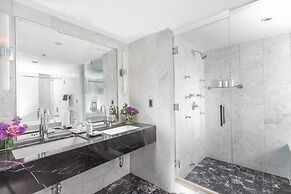 6 Columbus Central Park Hotel