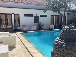 Villa Agung Beach Inn