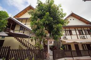 Villa Somphong
