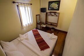 Villa Somphong