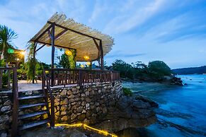 Laguna Reef Huts
