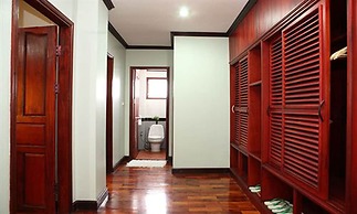 Vansana Riverside Hotel