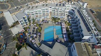 Limanaki Beach Hotel